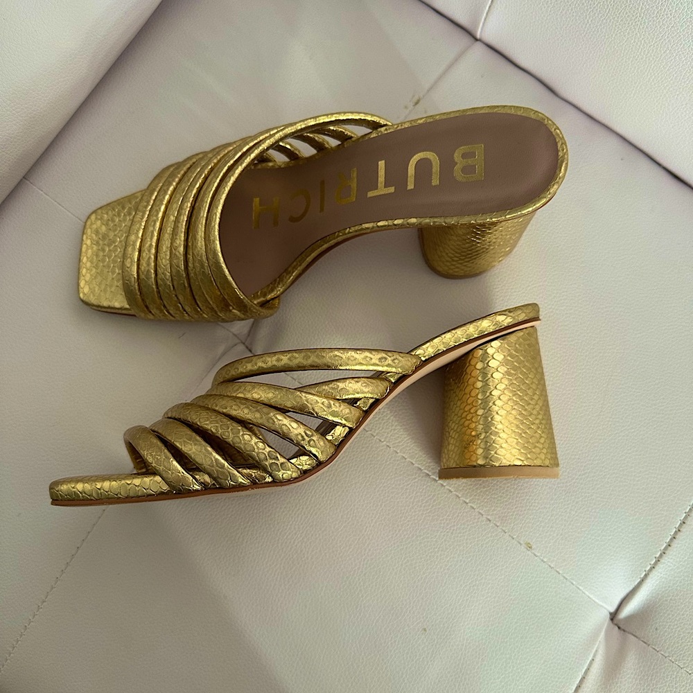 Gorgeous Gold Heels - Picture 1 of 4